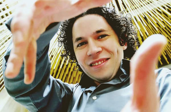 Archive of news, music, and historical sound recordings featuring diverse audio content for history enthusiasts and media researchers.