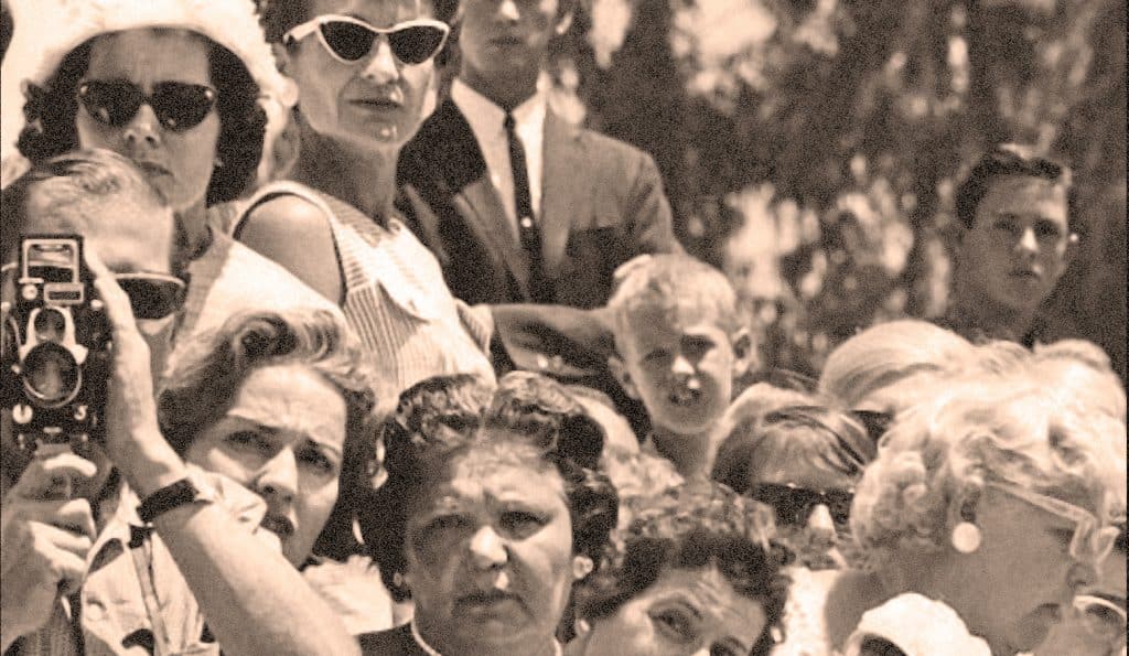 Crowd at the Marilyn Monroe funeral