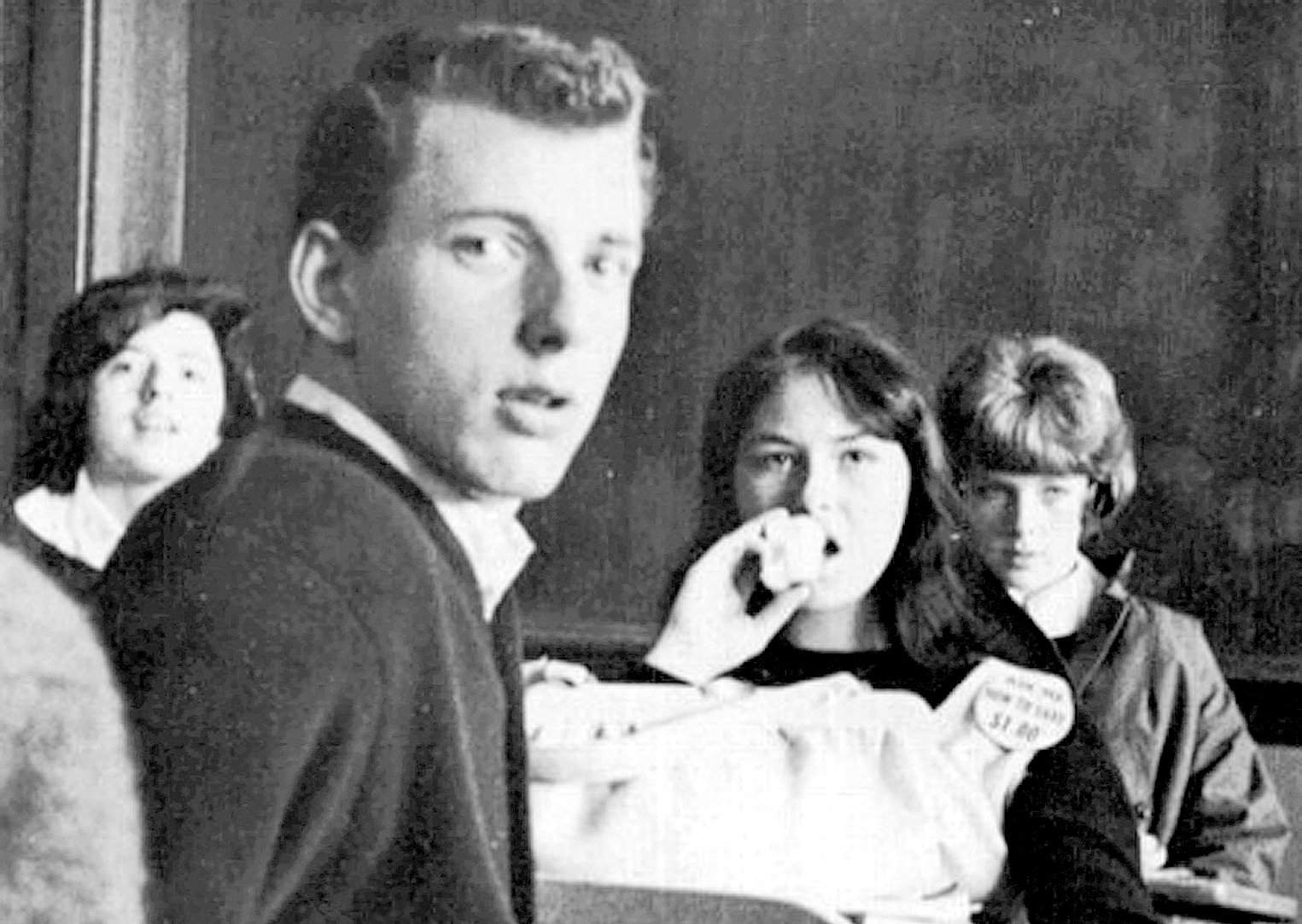 Historical black and white photo of a young man and three young women, representing news, history, and music archive, captured during a significant cultural or social event.
