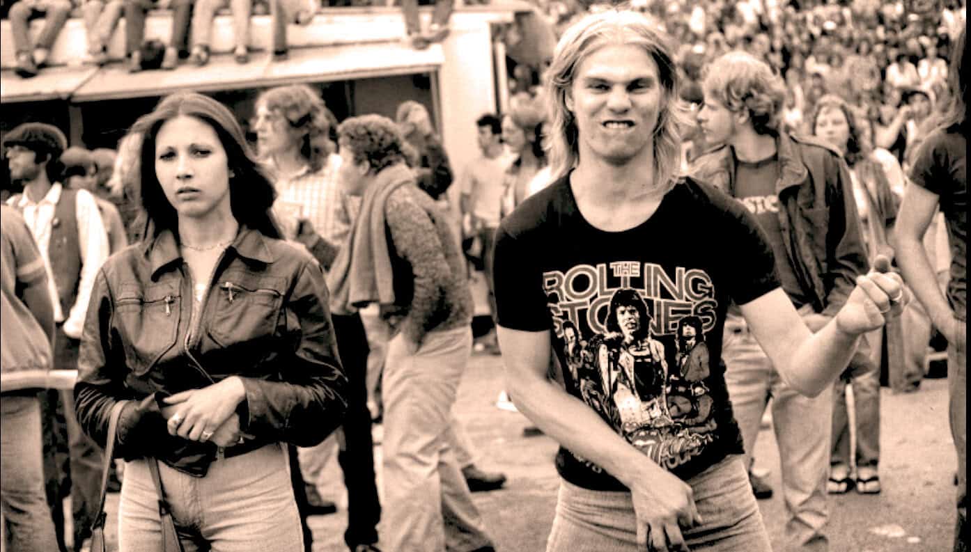 Mhippieboy-with-people-at-music-festival-1920x1080.jpg.