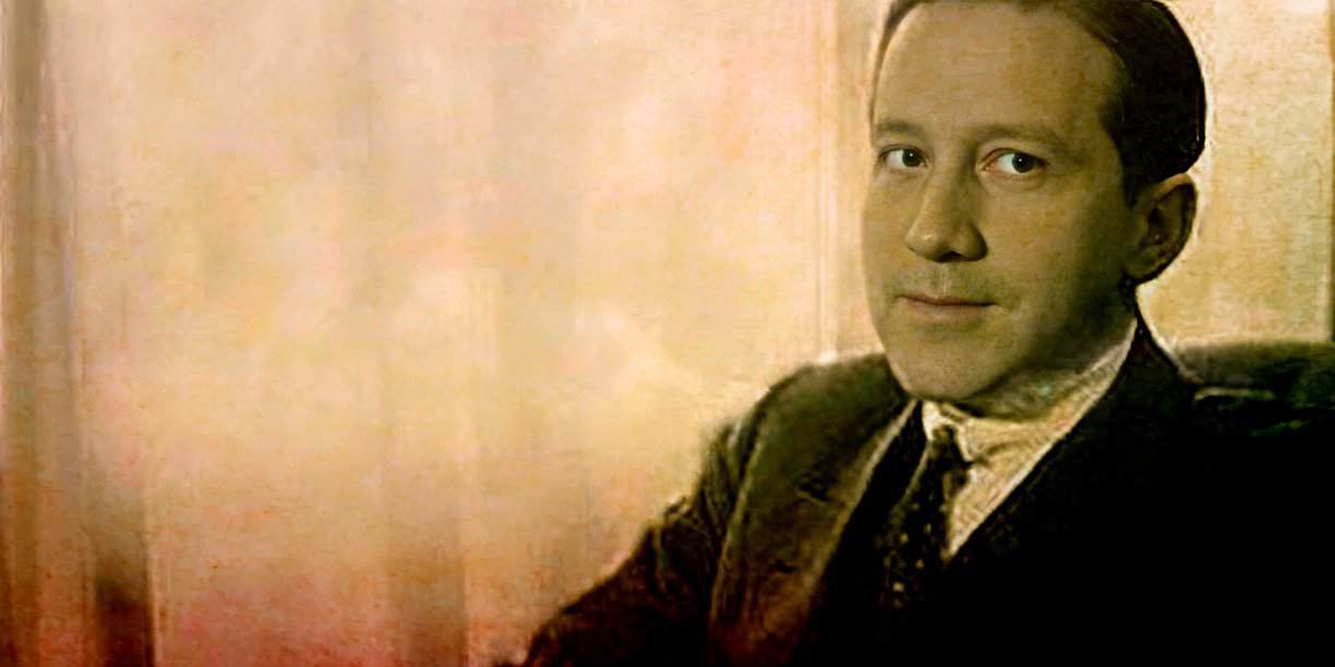 Vintage radio host or journalist in suit, historical media archive background, representing news, history, and music preservation, aligned with Past Daily’s audio archive focus.
