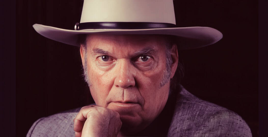 Fashionable cowboy hat, vintage style, actor, dramatic portrait, expressive facial expression, film or theater costume, nostalgic theme, historical character, classic costume, theatrical makeup.